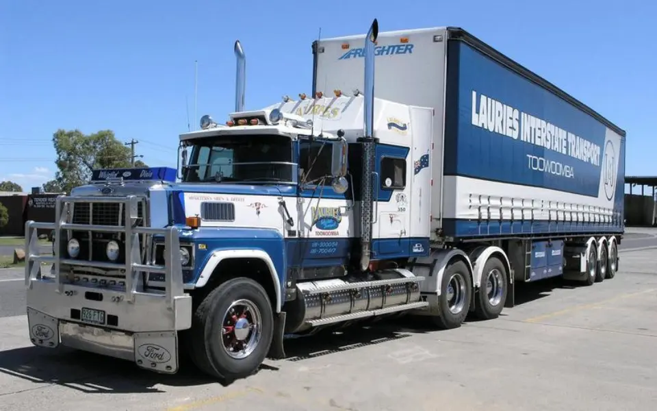 Zergatik ez dituzte etxeko kamioiek beren ihes-hodiak gorantz seinalatzen?